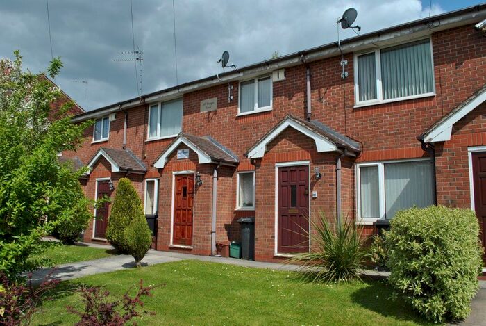 2 Bedroom Flat To Rent In St. Georges Crescent, Walkden, Manchester, M28