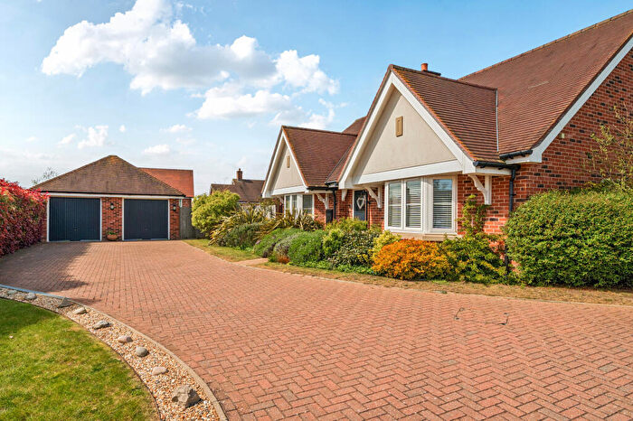 3 Bedroom Detached Bungalow For Sale In Worcester Drive, Cranleigh, GU6