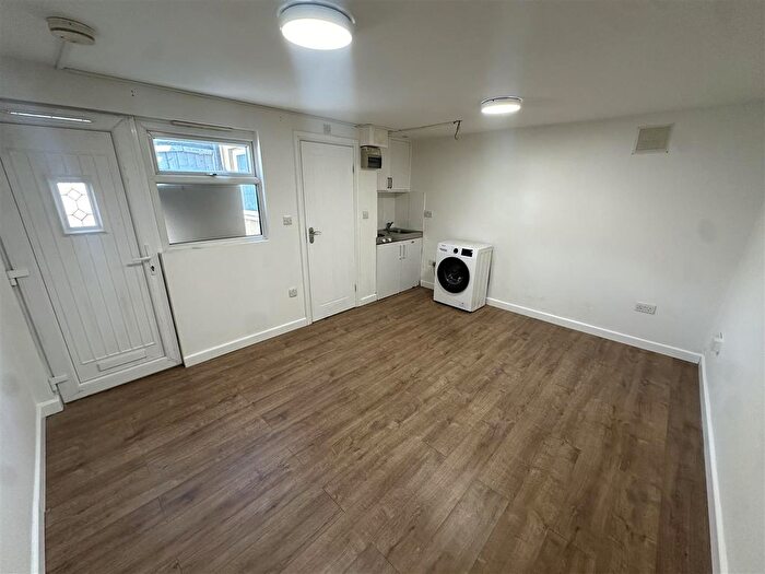 Studio To Rent In Radford Road, London, SE13