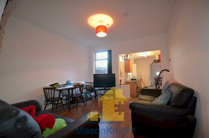 4 Bedroom Semi-Detached House To Rent In / Academic Year Lovely Double Bedroom Student House, Milner Road, Selly Oak, Free Ultrafast M Broadband, B29