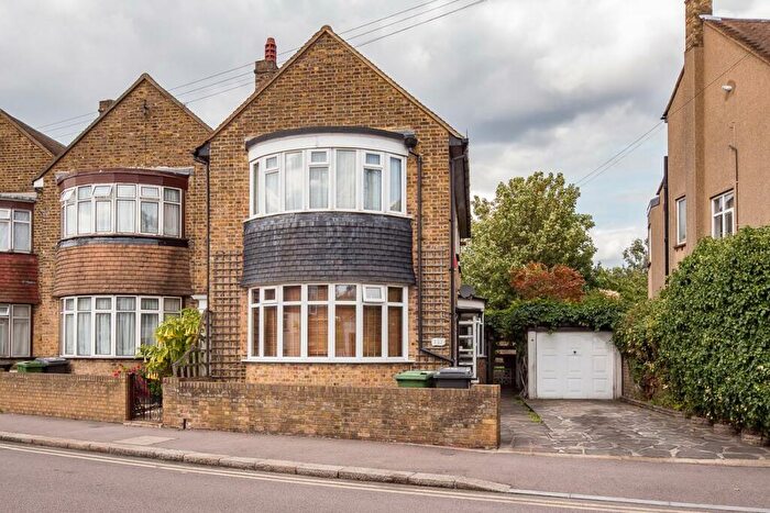 2 Bedroom Flat To Rent In Grove Road, Walthamstow, E17