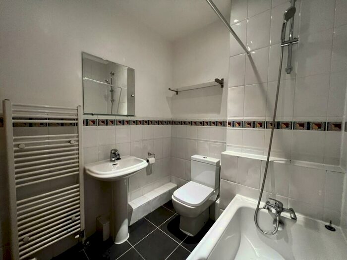 3 Bedroom House To Rent In Brantingham Road, Chorlton, M21