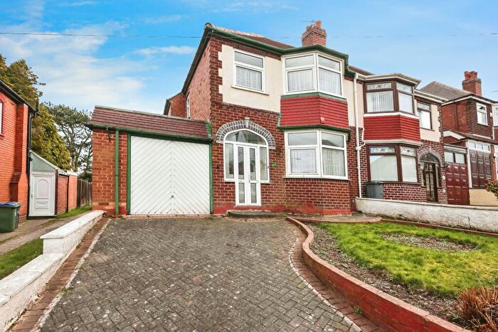 3 Bedroom Semi-Detached House For Sale In Pitcairn Road, Smethwick, West Midlands, B67