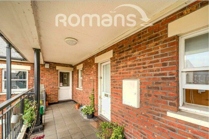 1 Bedroom Apartment For Sale In Birchett Road, Aldershot, Hampshire, GU11