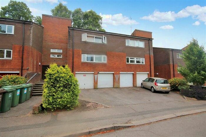 2 Bedroom Flat To Rent In Hickling Way, Harpenden, AL5