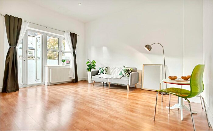 Studio For Sale In Park Road, Southgate, London, N14