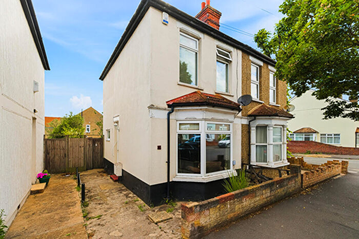 2 Bedroom Semi-Detached House For Sale In Globe Road, Hornchurch, RM11