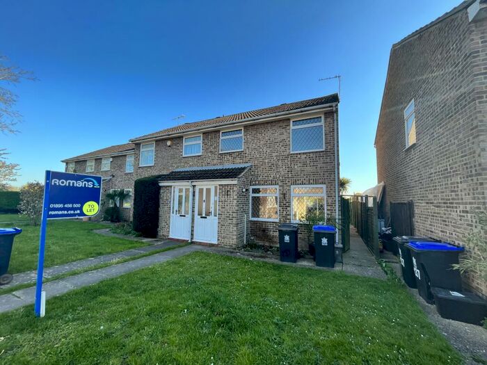 3 Bedroom Semi-Detached House To Rent In Leas Drive, Iver, SL0