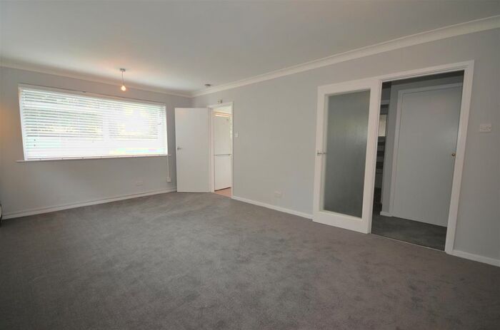 2 Bedroom Flat To Rent In Western Road, London, N2