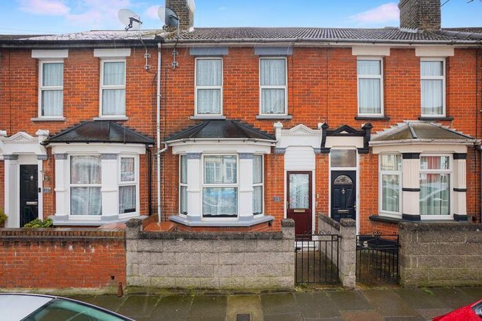 2 Bedroom Terraced House To Rent In Lansdowne Road, Chatham, ME4