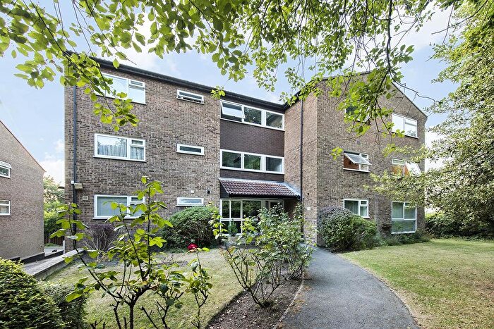 1 Bedroom Flat To Rent In Hogarth Court, Steeplands, Bushey, WD23