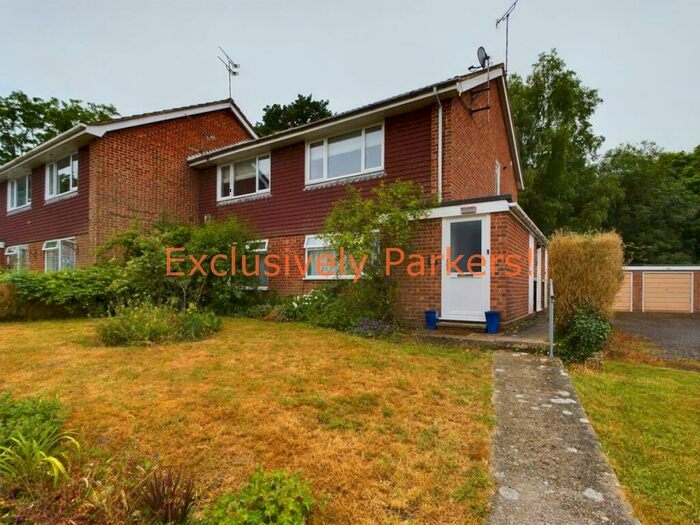 2 Bedroom Flat To Rent In Hotspur Close, Hythe, SO45