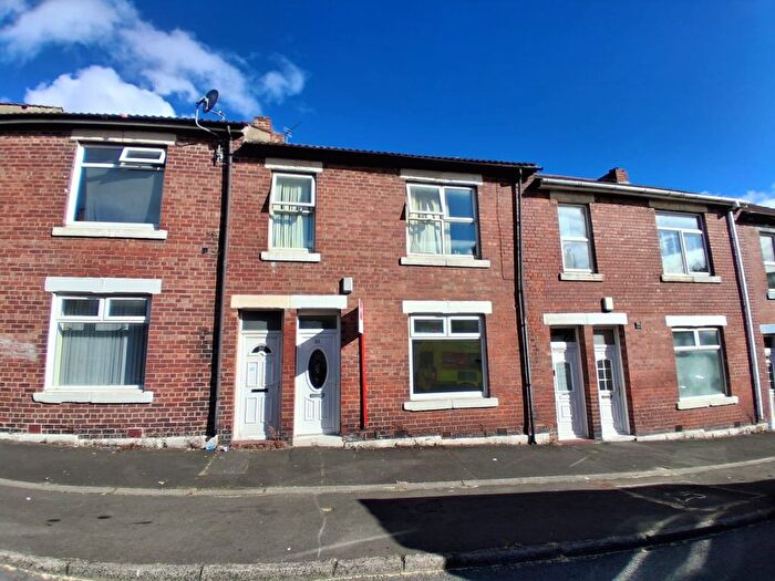 2 Bedroom Flat To Rent In Barrasford Street, East Howdon, NE28