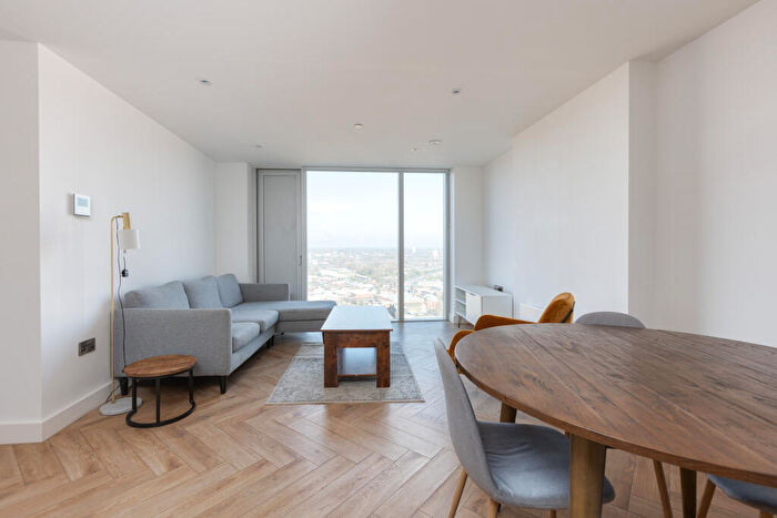 2 Bedroom Flat To Rent In Anaconda Cut, Greengate, M3