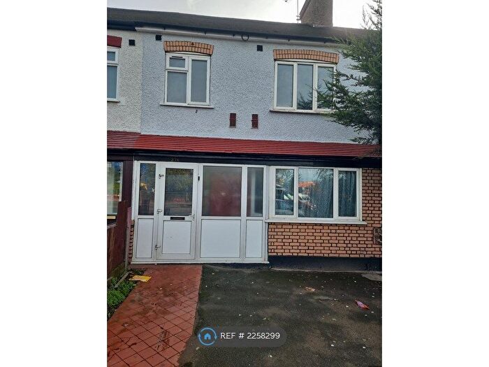 3 Bedroom Terraced House To Rent In Neasden, Neasden, NW10