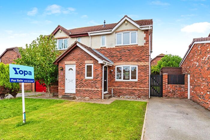 3 Bedroom Semi-Detached House For Sale In Lincroft Drive, Rotherham, S62