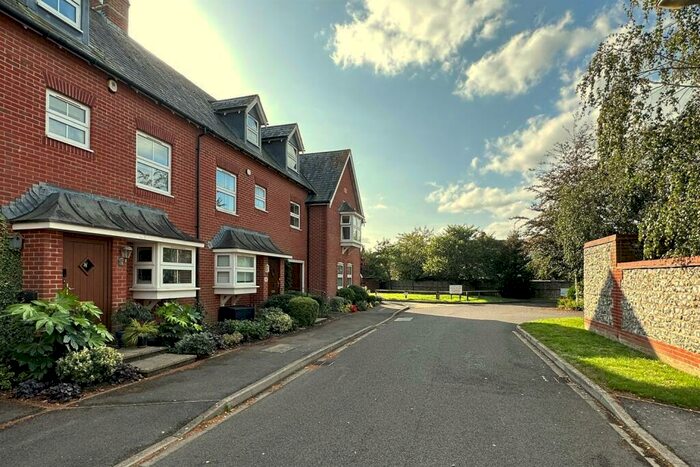 3 Bedroom Terraced House To Rent In Tannery Close, Chichester, PO19