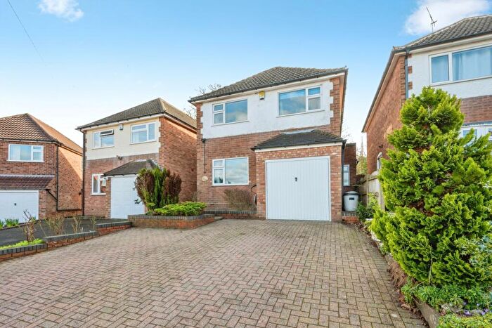 3 Bedroom Detached House For Sale In Wychall Park Grove, Birmingham, West Midlands, B38
