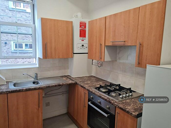 2 Bedroom Flat To Rent In Kingsland Road, London, E8