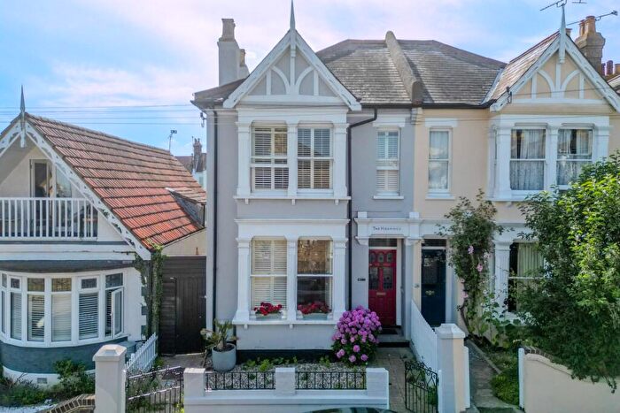 3 Bedroom Semi-Detached House For Sale In Avenue Road, Leigh-On-Sea, SS9