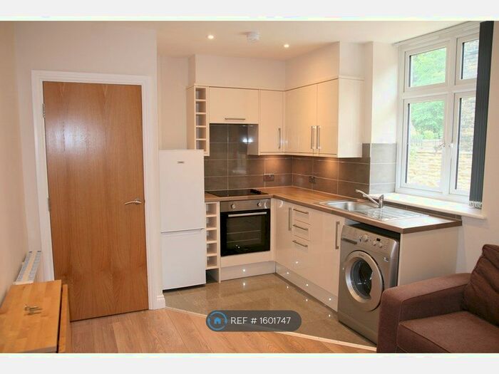 1 Bedroom Flat To Rent In Headingley Lane, Leeds, LS6
