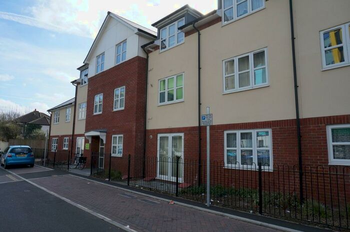 2 Bedroom Flat To Rent In Parkville Road, Southampton, SO16