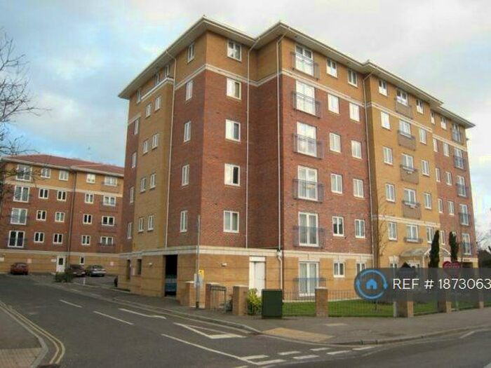 2 Bedroom Flat To Rent In Farnborough Road, Hampshire, GU14
