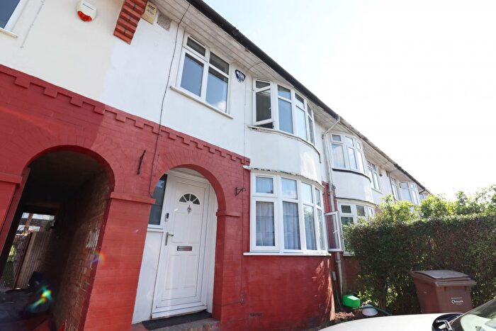 3 Bedroom Terraced House To Rent In Pembroke Avenue, LU4