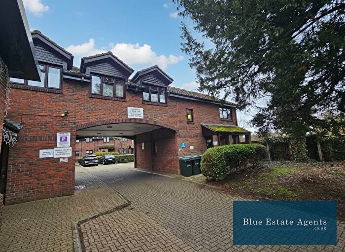 1 Bedroom Flat For Sale In Vicarage Farm Road, Hounslow, TW5