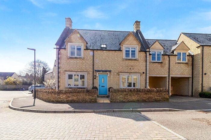 4 Bedroom Link Detached House To Rent In Jacobs Piece, Fairford, Gloucestershire, GL7