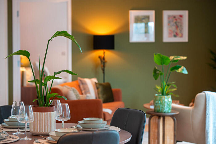 2 Bedroom Flat To Rent In Saxton Lane, Leeds, West Yorkshire, LS9