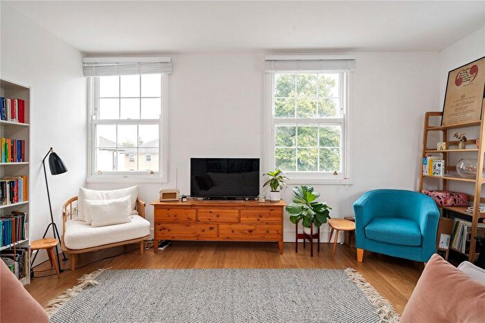 2 Bedroom Flat To Rent In Albion Road, Stoke Newington, London, N16