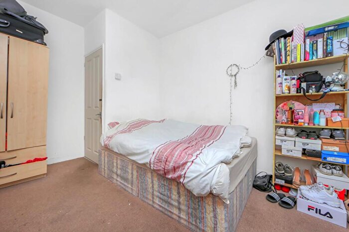 3 Bedroom Apartment To Rent In Orb Street, SE17