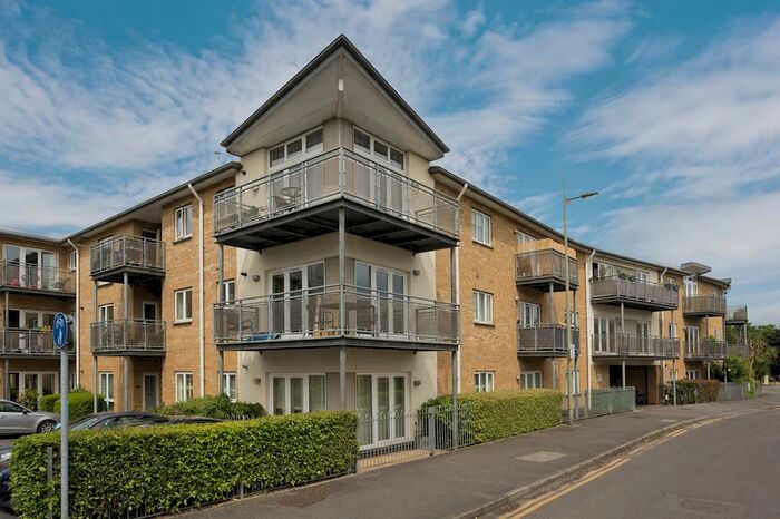 2 Bedroom Flat To Rent In Bridge Wharf, Chertsey, KT16