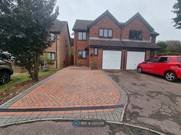 3 Bedroom Semi-Detached House To Rent In Kite Close, Huntingdon, PE29