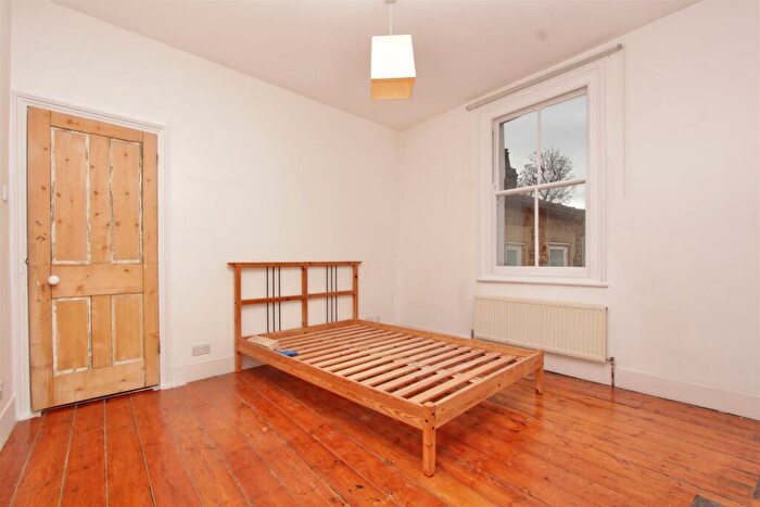 2 Bedroom Flat To Rent In Belfast Road, N16