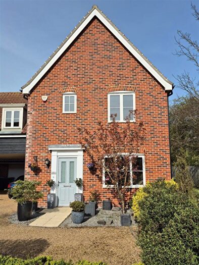 3 Bedroom Link Detached House For Sale In Foxglove End, Leiston, IP16