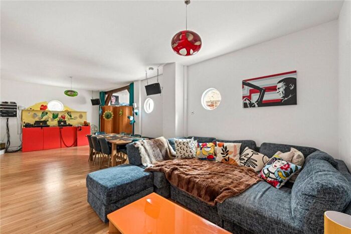 3 Bedroom Detached House To Rent In Barbauld Road, London, N16
