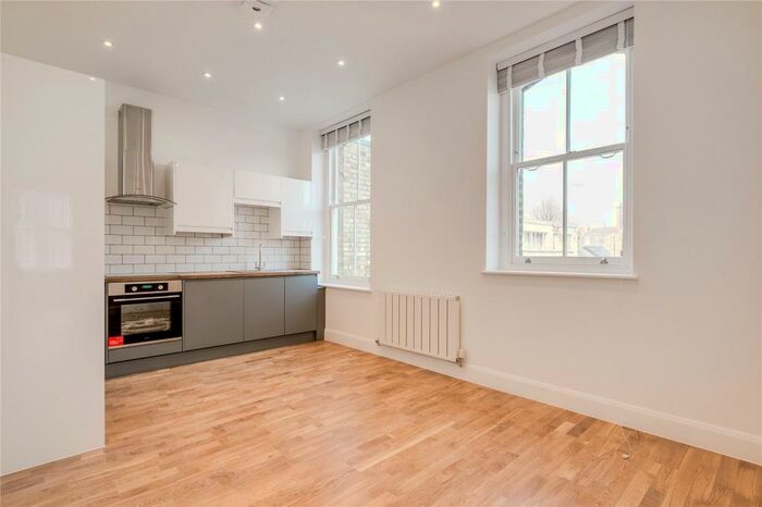 3 Bedroom Flat To Rent In Goulton Road, London, E5