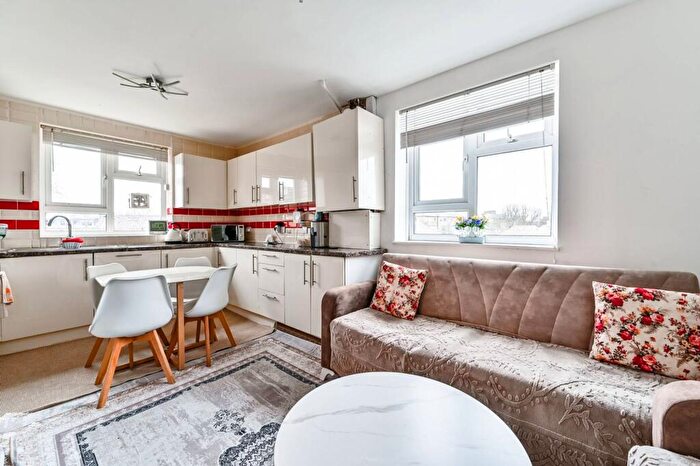 3 Bedroom Flat For Sale In Stoke Newington, , Stoke Newington, London, N16