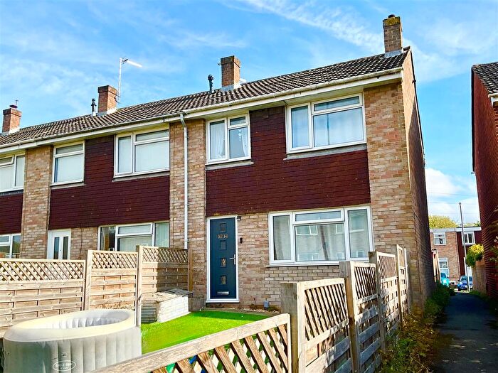 3 Bedroom End Of Terrace House For Sale In Malvern Drive, Bristol, BS30