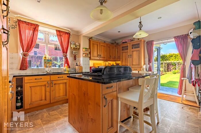 5 Bedroom Detached House For Sale In Holdenhurst Avenue, Bournemouth, BH7