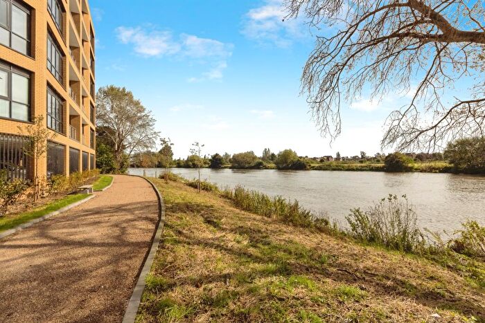 2 Bedroom Apartment For Sale In Trent Lane, Nottingham, NG2