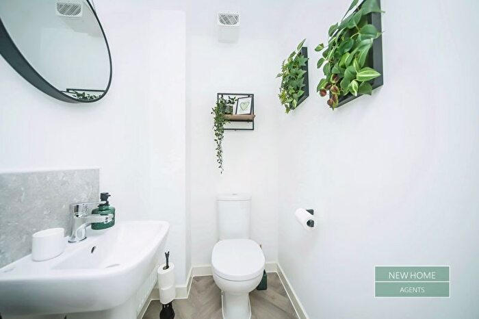 3 Bedroom End Of Terrace House For Sale In Bullion Grove, North Petherton, Bridgwater, TA6