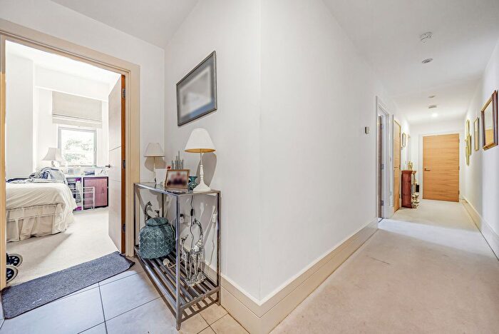 2 Bedroom Flat For Sale In Station Road, Henley-On-Thames, Oxfordshire, RG9