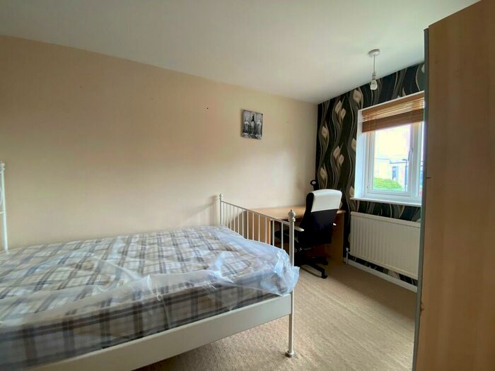 5 Bedroom Semi-Detached House To Rent In Harrison Road, Southampton, SO17