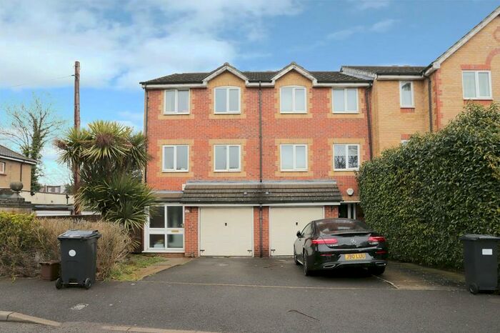 5 Bedroom End Of Terrace House To Rent In Westminster Drive, Palmers Green, N13