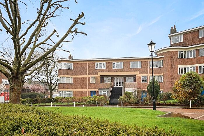 3 Bedroom Flat To Rent In Flat, Hanger Court, Hanger Green, London, W5