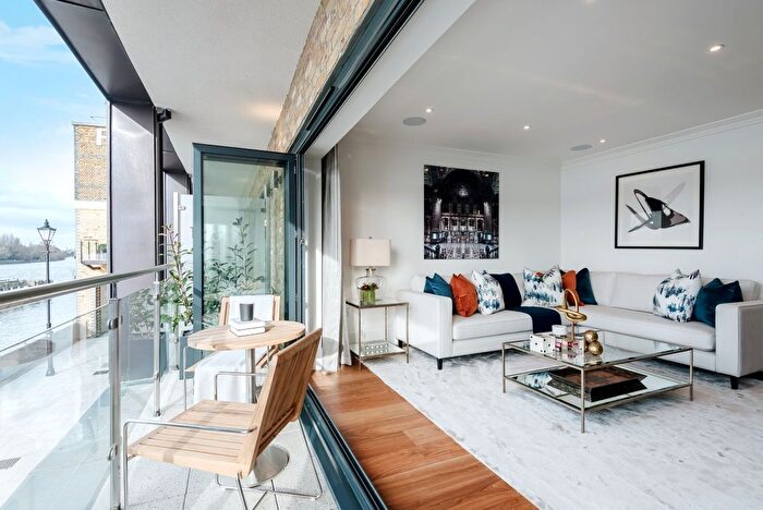 3 Bedroom Flat To Rent In Rainville Road, London, W6