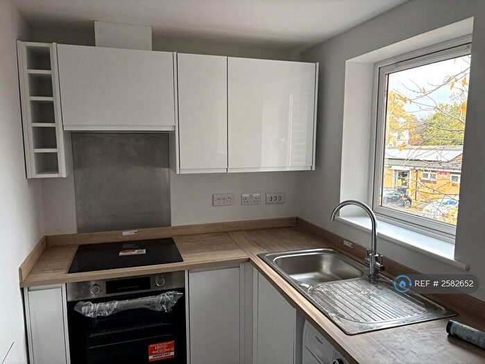 2 Bedroom Flat To Rent In Prescott Court, Worsley, Manchester, M28